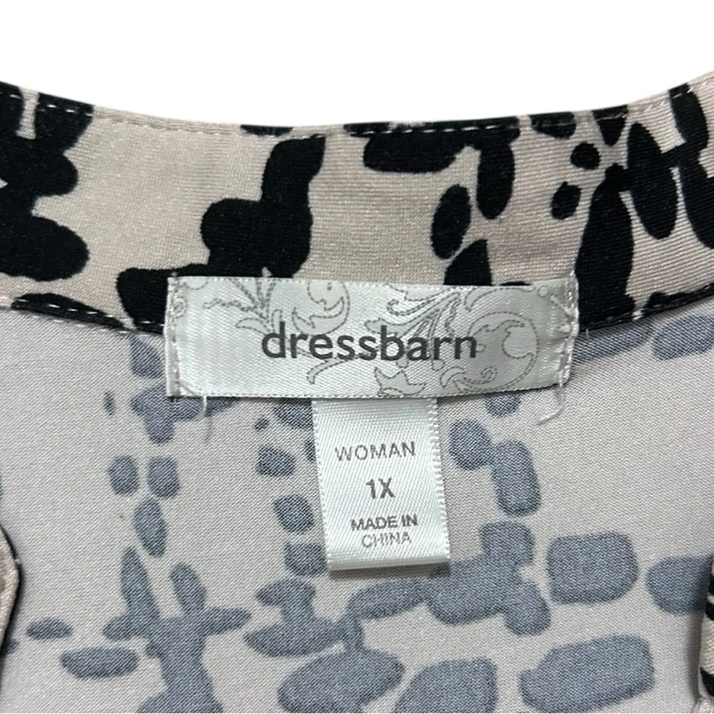 Dressbarn Black and White Abstract Blouse - Picture 3 of 5